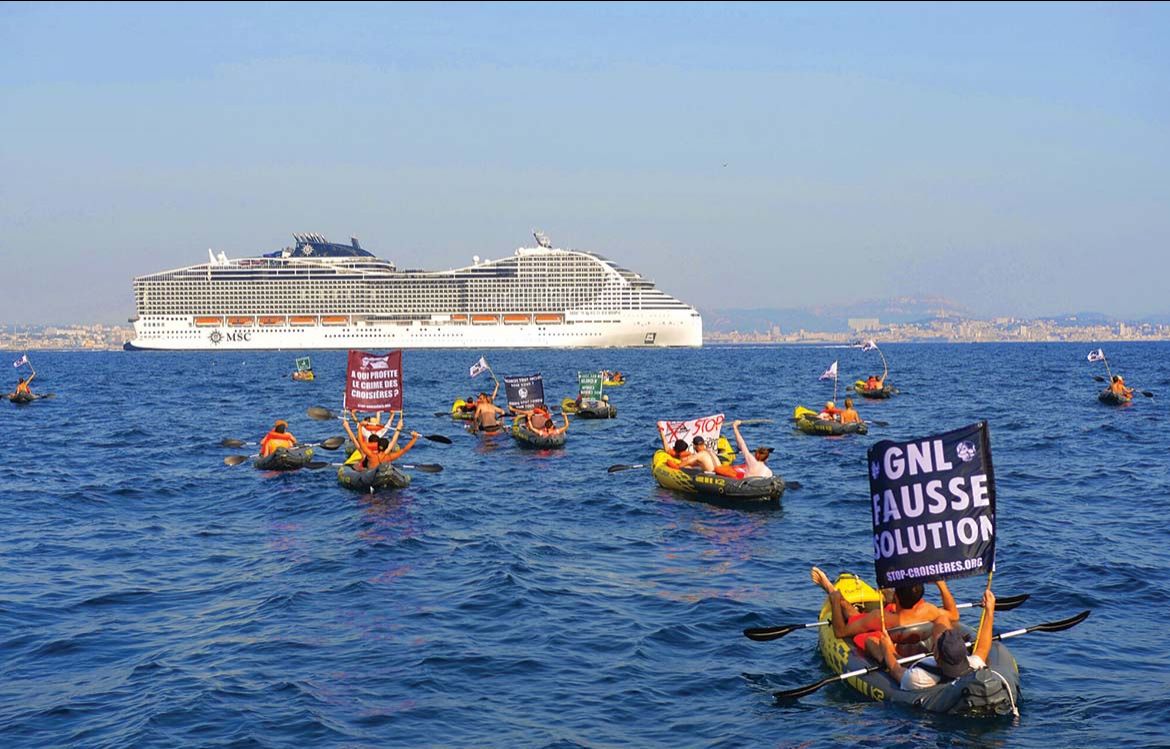 Rassemblement nautique contre l’usage du gaz naturel liquéfié (GNL),  7 juin 2023.