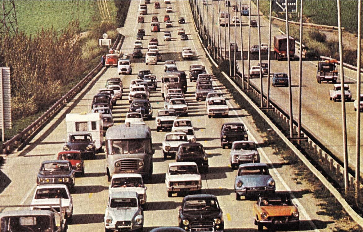 Carte postale d'une autoroute du sud de la France dans les années 1970.